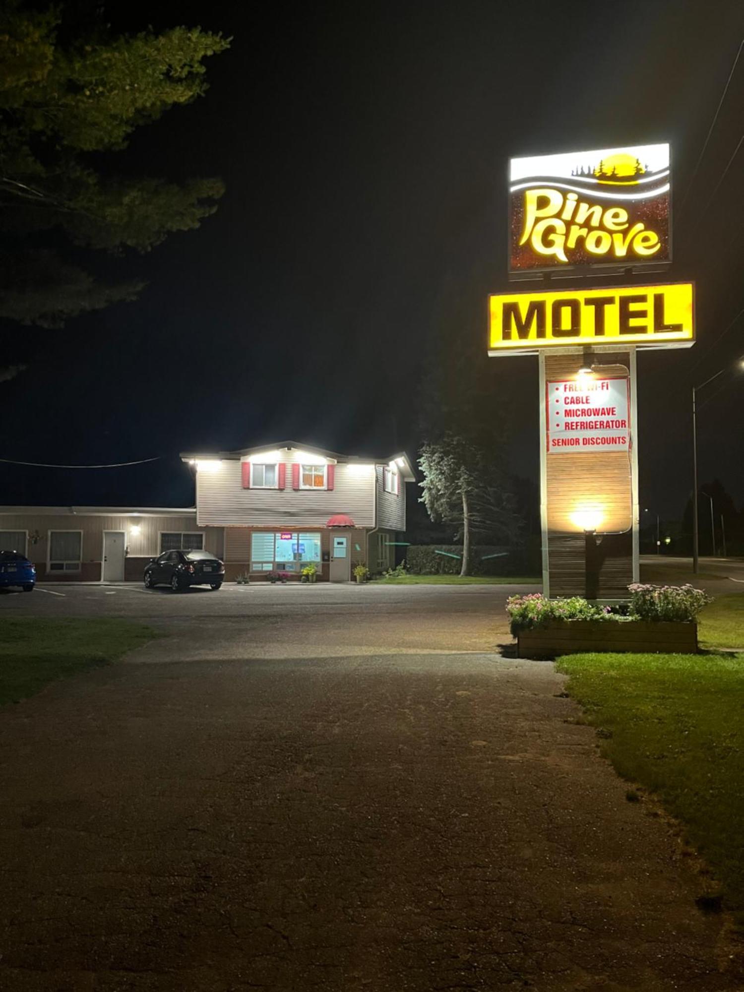 Pine Grove Motel Sault Ste. Marie Zewnętrze zdjęcie