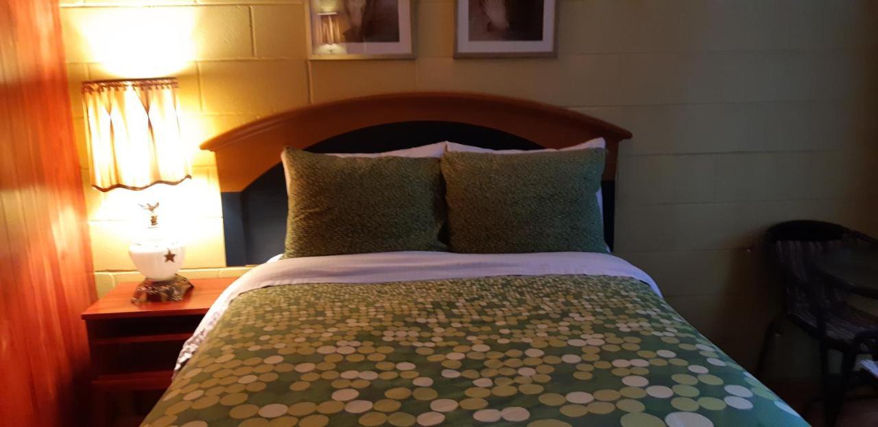 Pine Grove Motel Sault Ste. Marie Zewnętrze zdjęcie