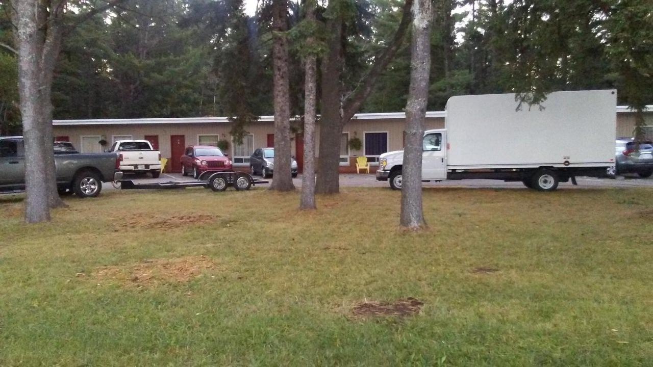 Pine Grove Motel Sault Ste. Marie Zewnętrze zdjęcie