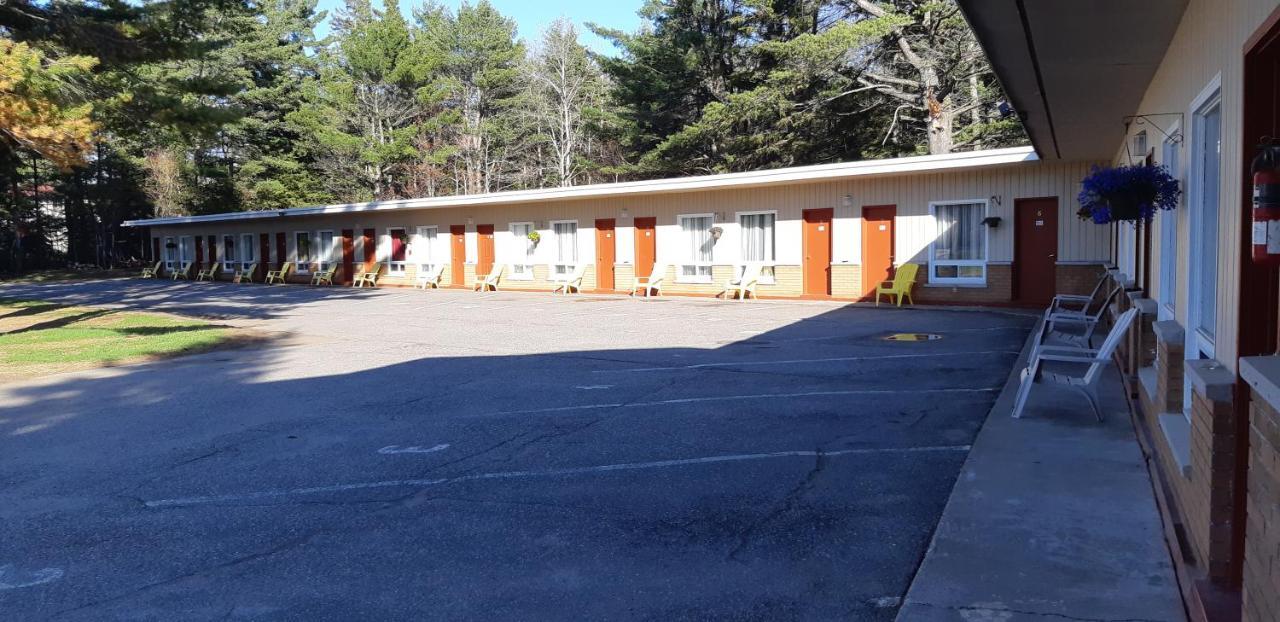 Pine Grove Motel Sault Ste. Marie Zewnętrze zdjęcie