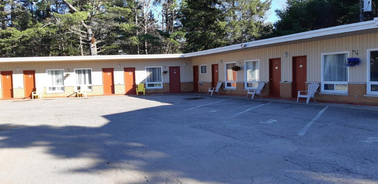 Pine Grove Motel Sault Ste. Marie Zewnętrze zdjęcie