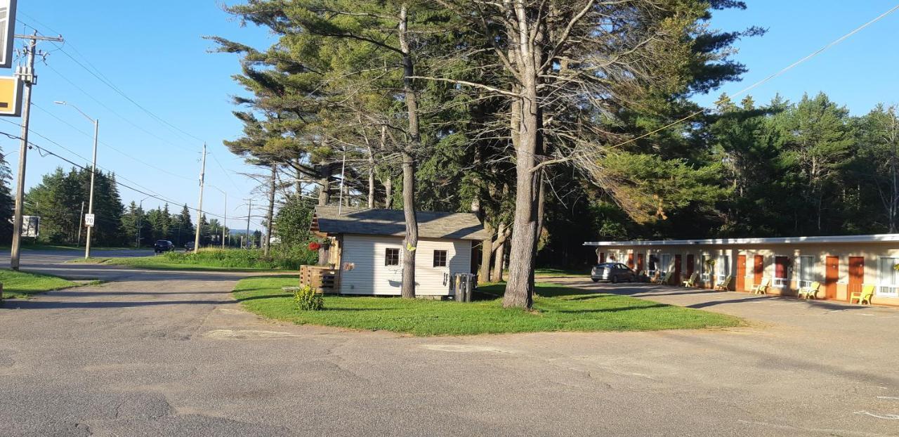 Pine Grove Motel Sault Ste. Marie Zewnętrze zdjęcie