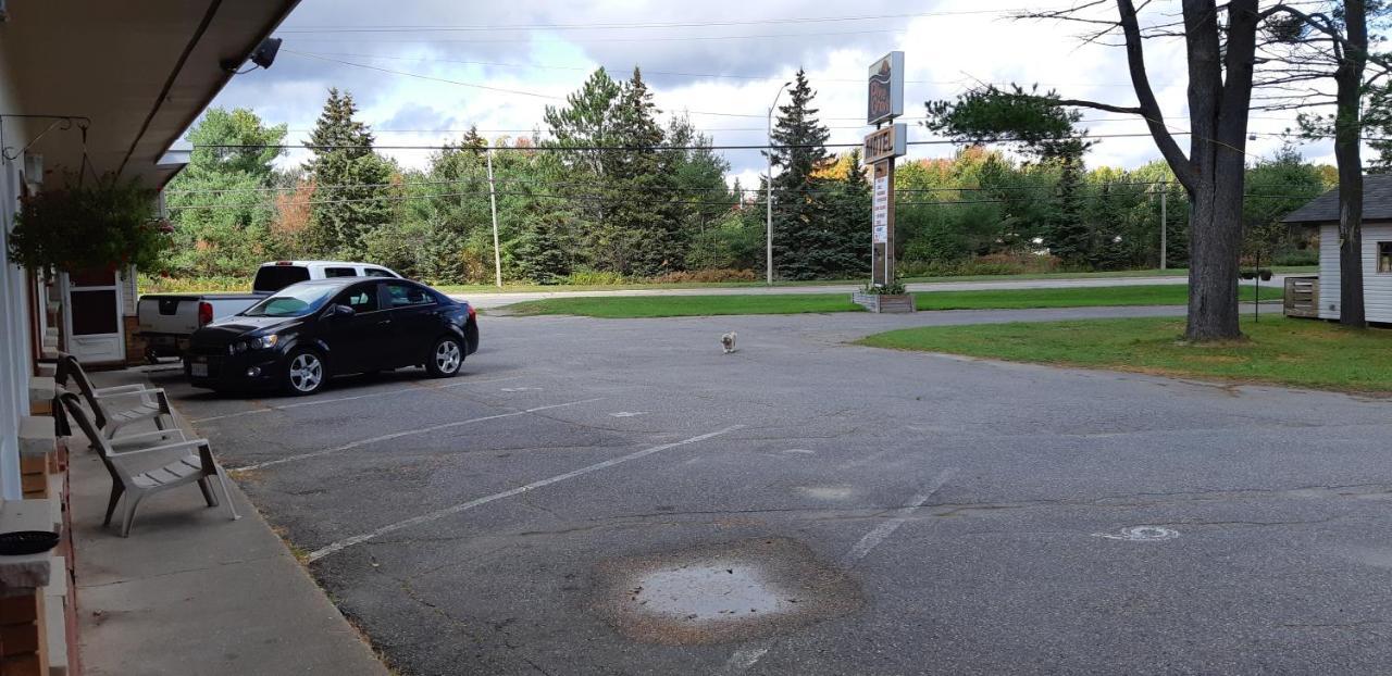 Pine Grove Motel Sault Ste. Marie Zewnętrze zdjęcie